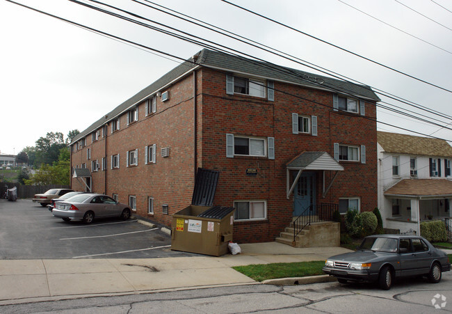 Maple Court - Maple Court Apartments