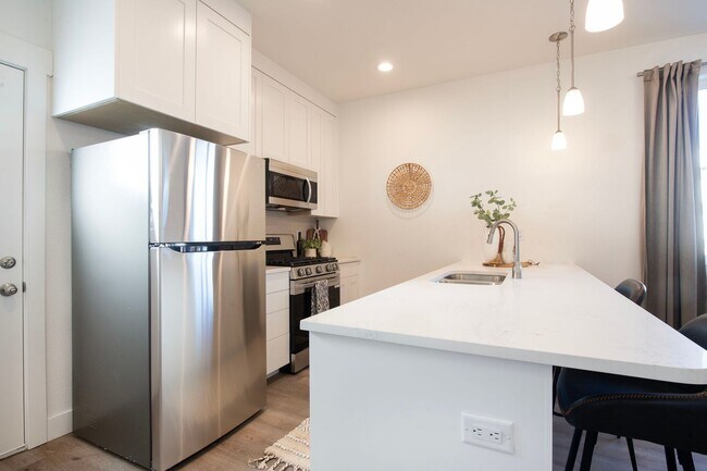 Building Photo - 1518 Tyram Grv