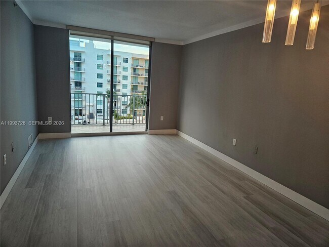 Foto del edificio - 140 S Dixie Hwy