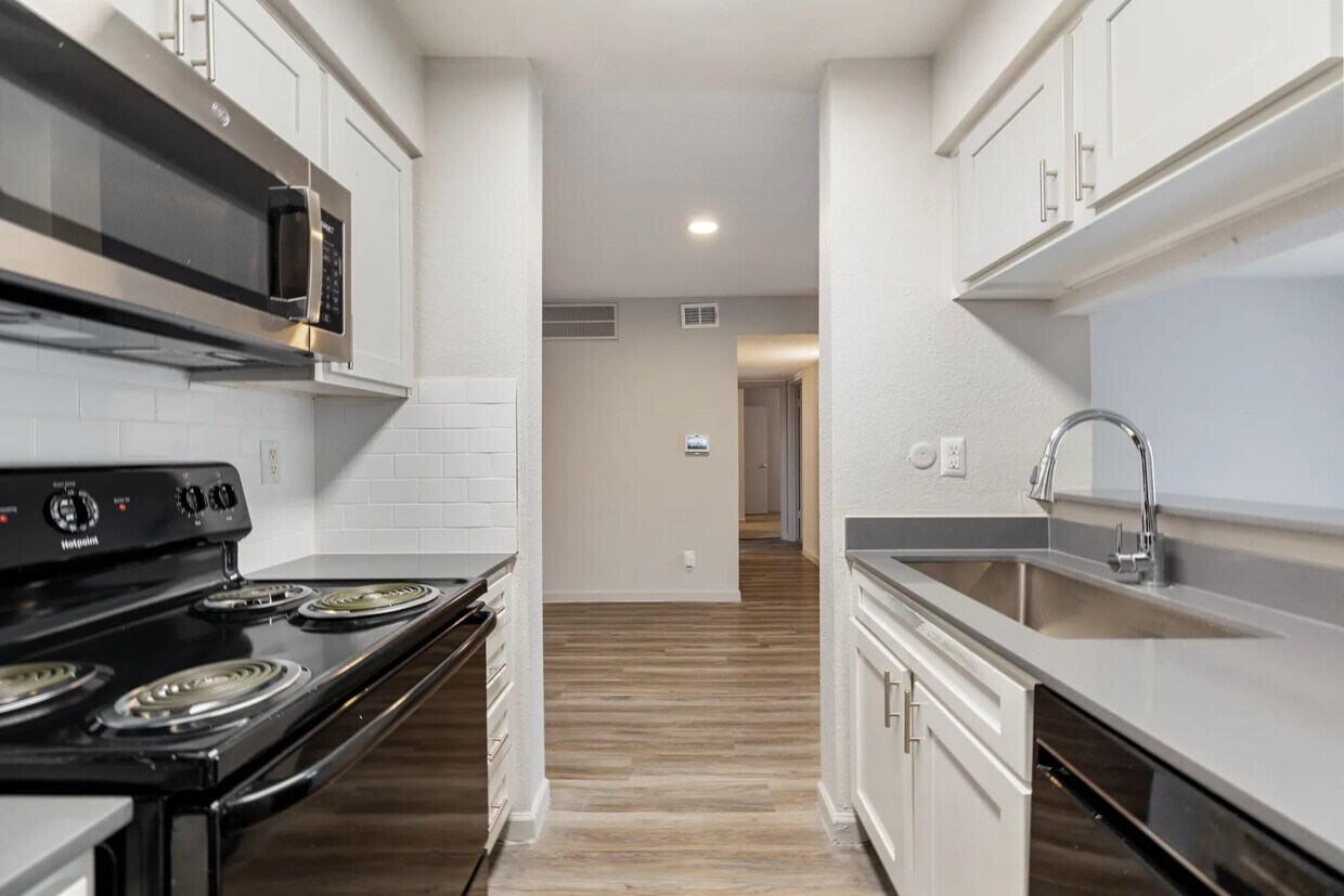 Foto principal - 8701 Town Park Dr