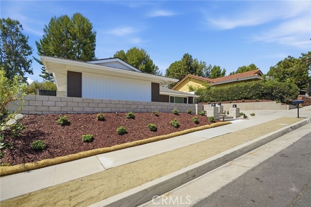 Foto del edificio - 520 W Country Hills Dr
