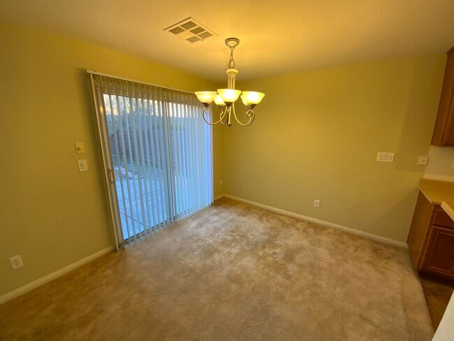 Foto del edificio - NEW FLOORING!! SW 2 STORY