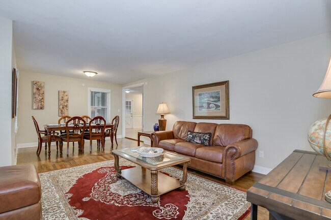 Foto del edificio - 2415 Apricot Ln