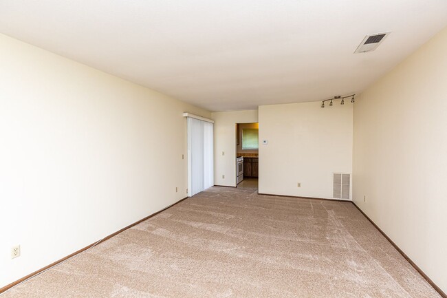 Building Photo - ***OCEANSIDE SENIOR COMMUNITY 55+*** TWO B...