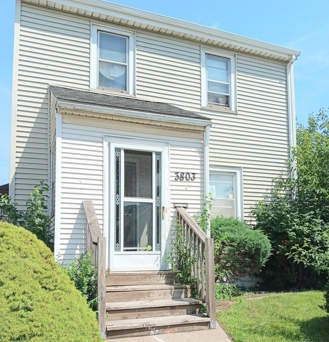 Building Photo - 3803 Drummond St