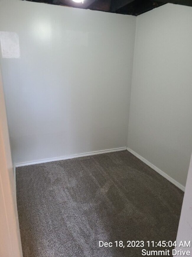 Building Photo - Updated 2BD/1BA with Bonus room