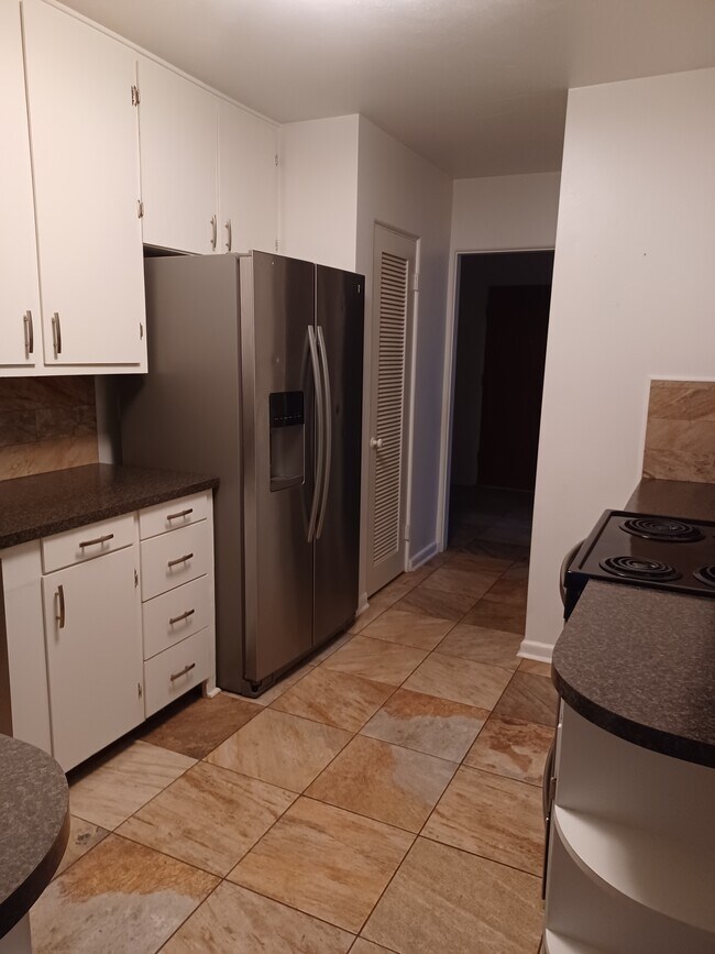 Building Photo - 1635 Sunset Cir