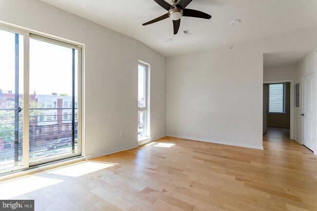 Building Photo - 627 E Girard Ave