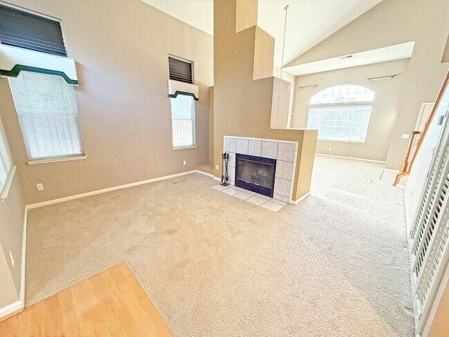Foto del edificio - Beautiful Evergreen Home with Pool on Corner Lot -- Walk to Park and Chaboya Middle!