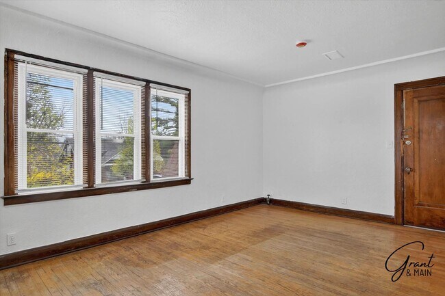 Foto del edificio - 10345-10345 Crocuslawn Ave