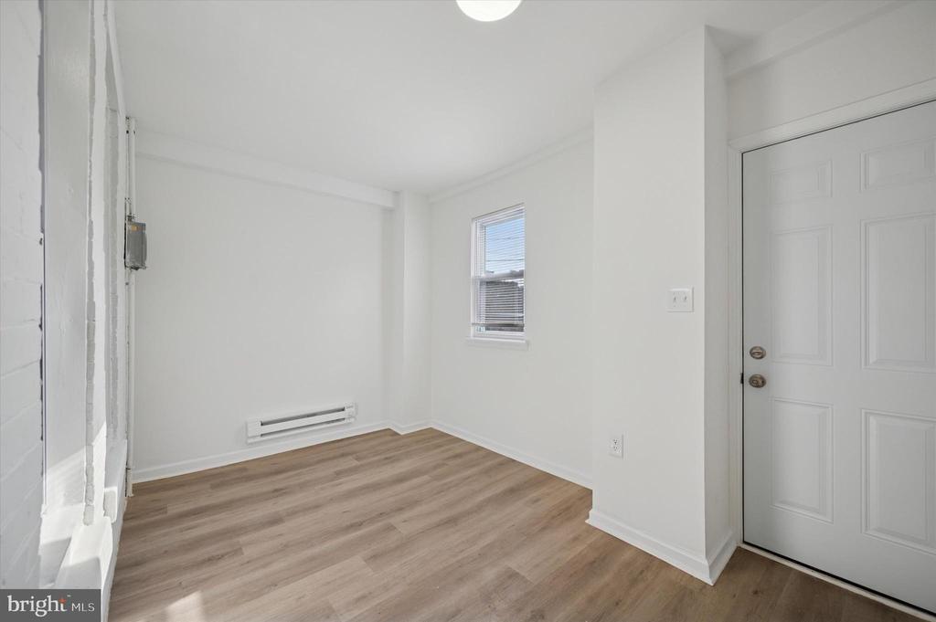 Primary Photo - 183 W Logan St