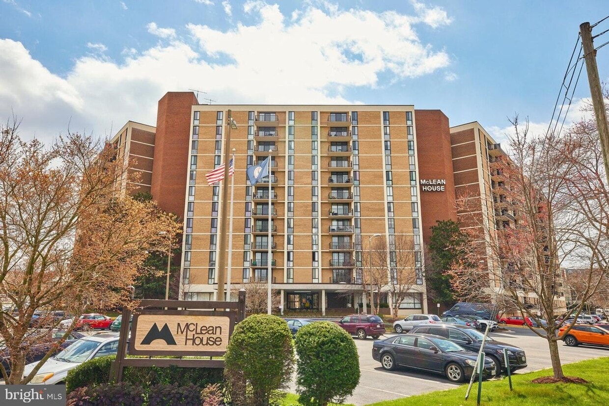 Primary Photo - Stunning 2-bedroom, 2-bathroom condo. Span...