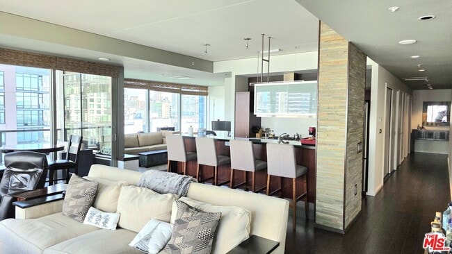 Foto del edificio - 1155 S Grand Ave