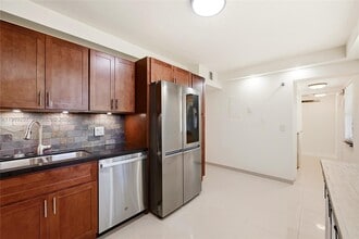Building Photo - 3520 Oaks Way