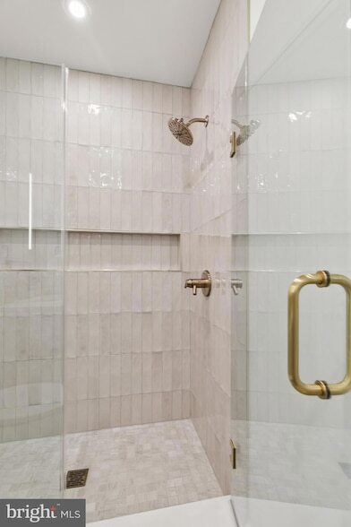 Building Photo - 30 W Allens Ln