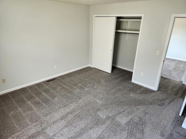 Building Photo - 1606 Tippecanoe Dr
