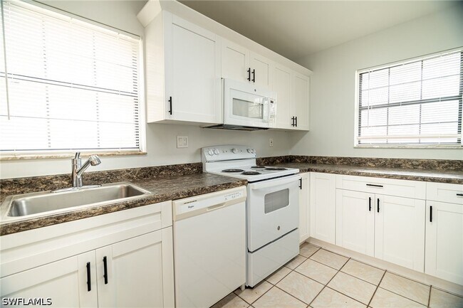 Foto del edificio - 5254 Treetops Dr