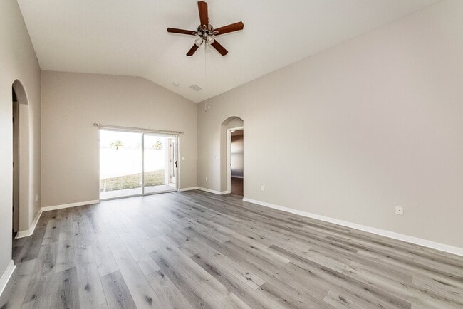 Building Photo - 10620 Shady Preserve Dr