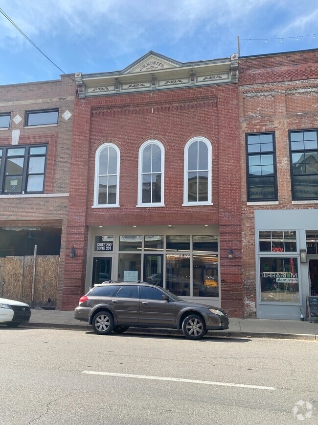 Building Photo - 219 E Main St