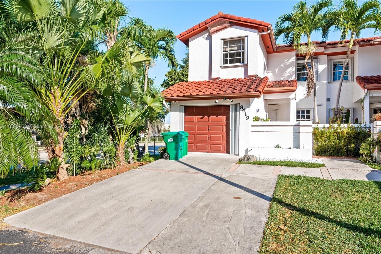 Primary Photo - 8419 SW 208th St