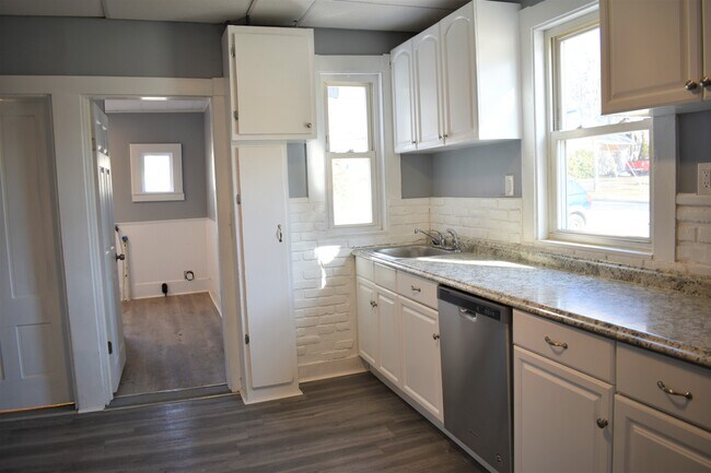 Building Photo - 335 Minot Ave