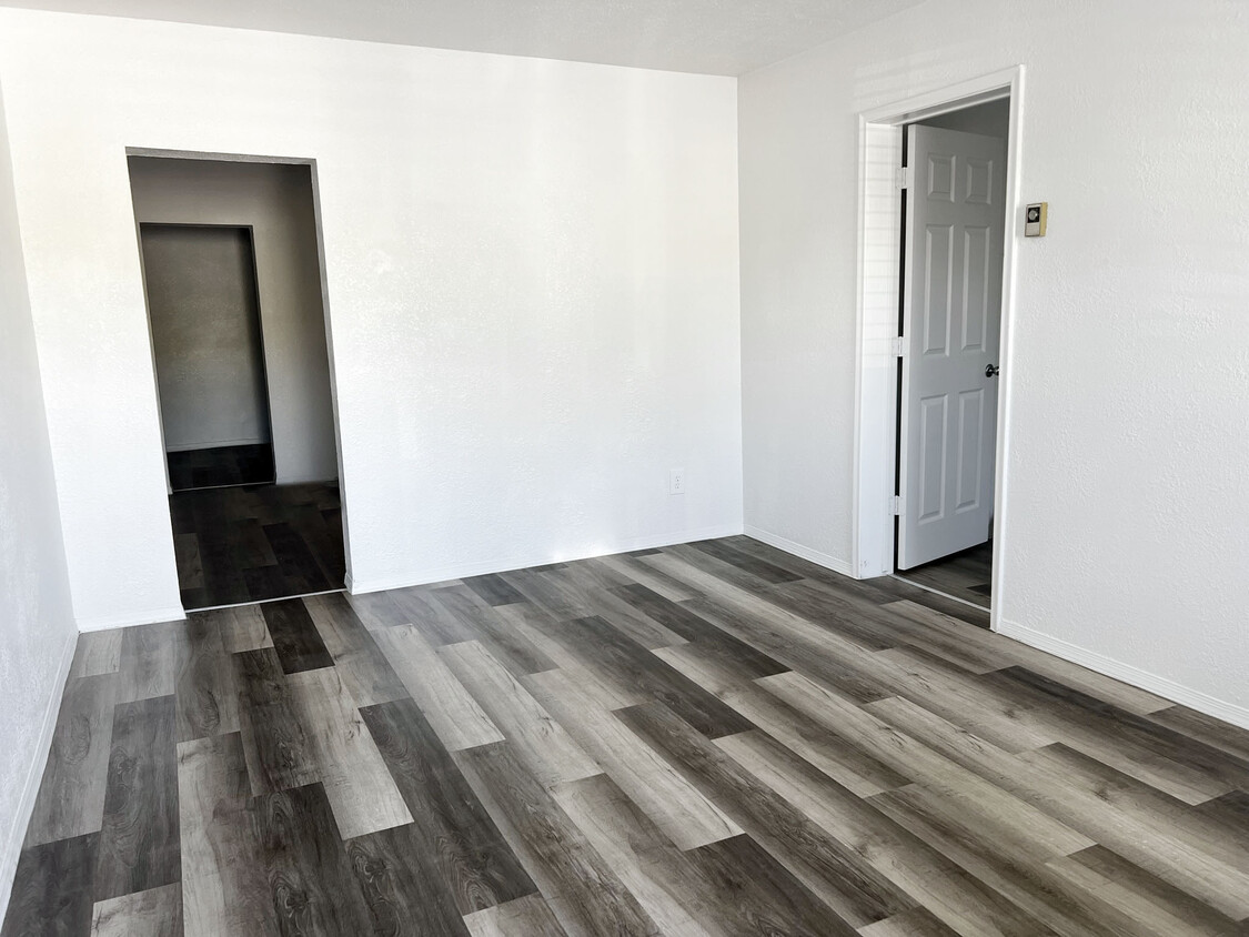 Foto principal - 543 N F Ave