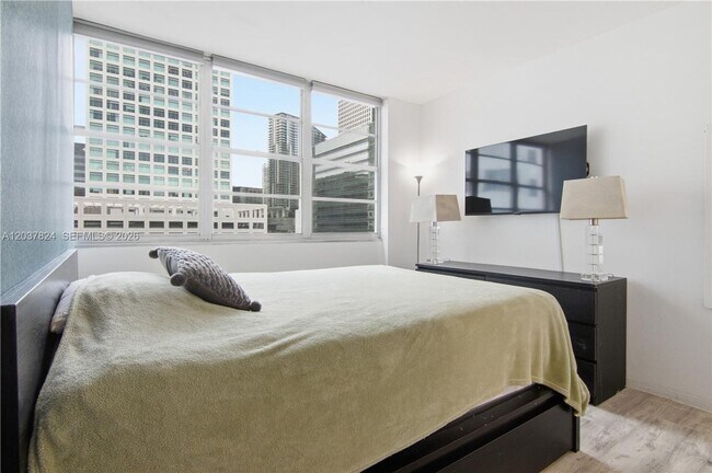 Foto del edificio - 801 Brickell Bay Dr
