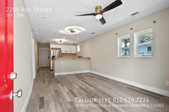 Building Photo - Beautifully Renovated 2 Bed, 2 Bath House ...