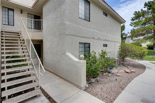 Building Photo - 2629 S Durango Dr