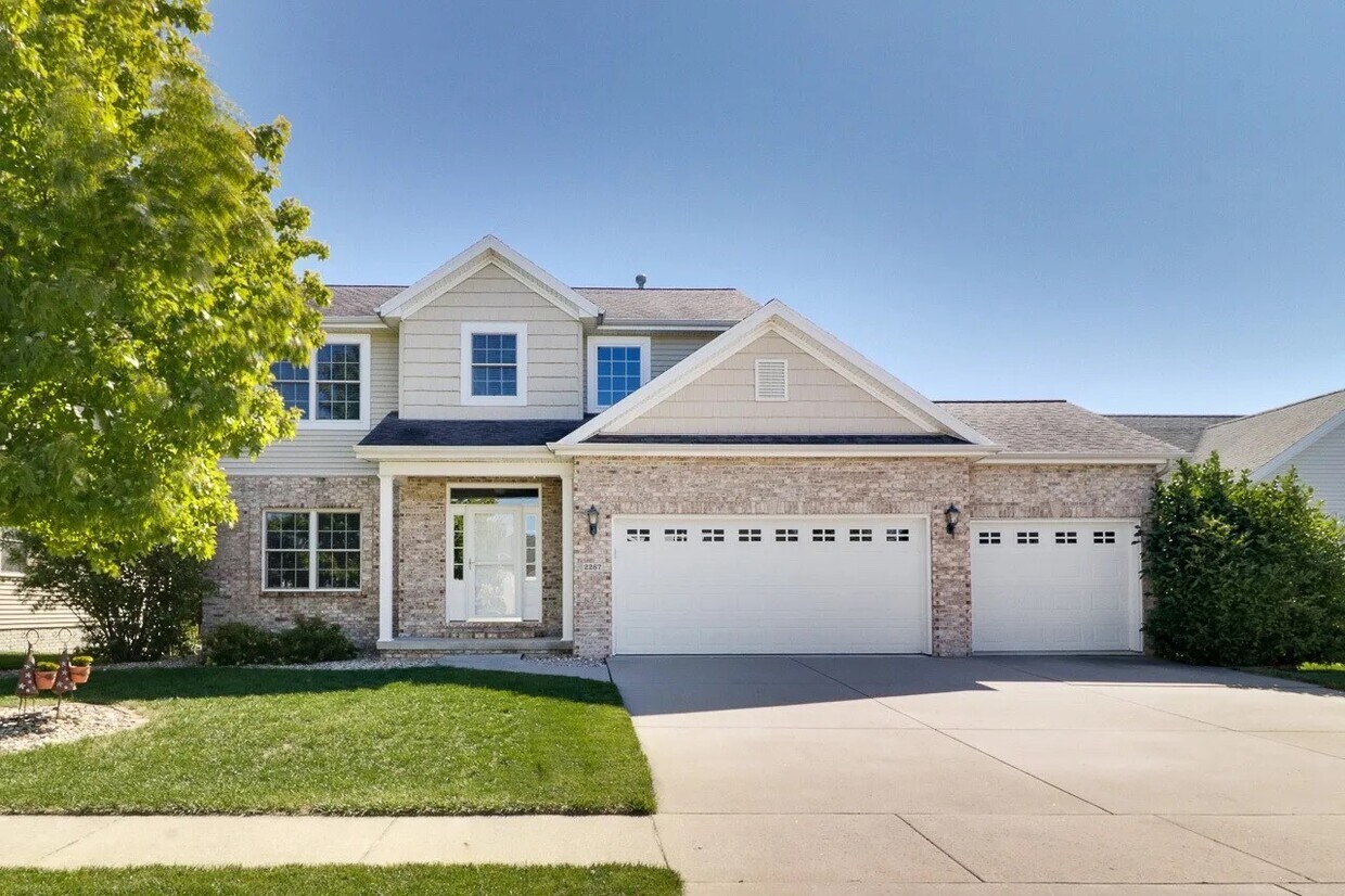 2267 Heather Ridge Dr, Normal, IL 61761 House for Rent in Normal, IL