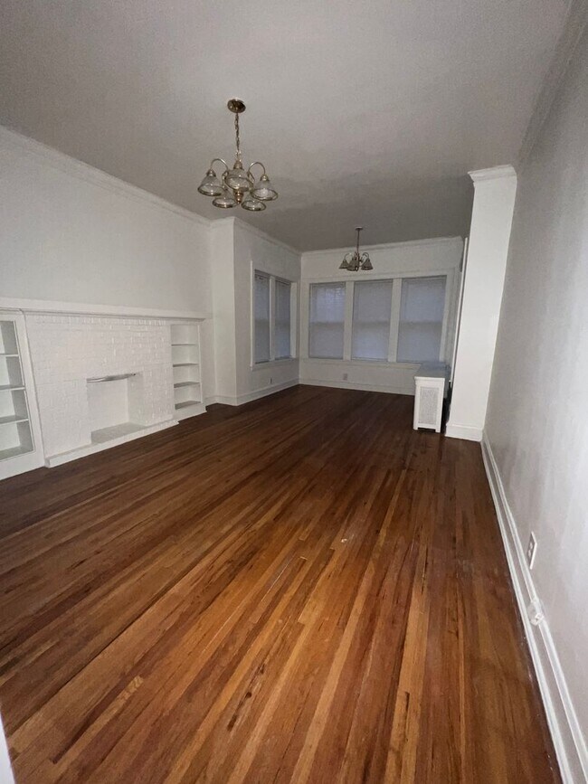 Foto del edificio - 8046 S Langley Ave