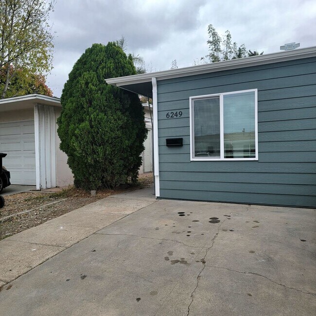 Foto del edificio - 6249-6253 Mary Lane Dr