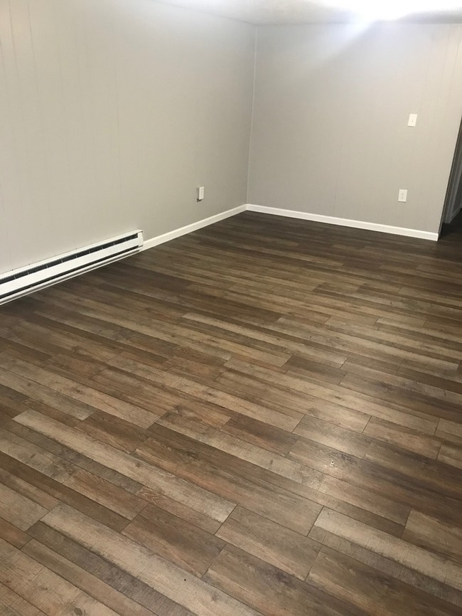 Building Photo - 3 bedroom 1 bath apartment West Morristown