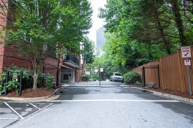 Foto del edificio - 3275 Lenox Rd NE