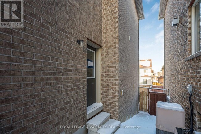 Building Photo - 2515 Standardbred Dr