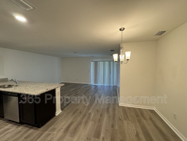 Foto del edificio - 26535 Sandhill Blvd