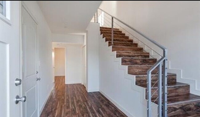 Foto del edificio - 1765 Hauser Blvd