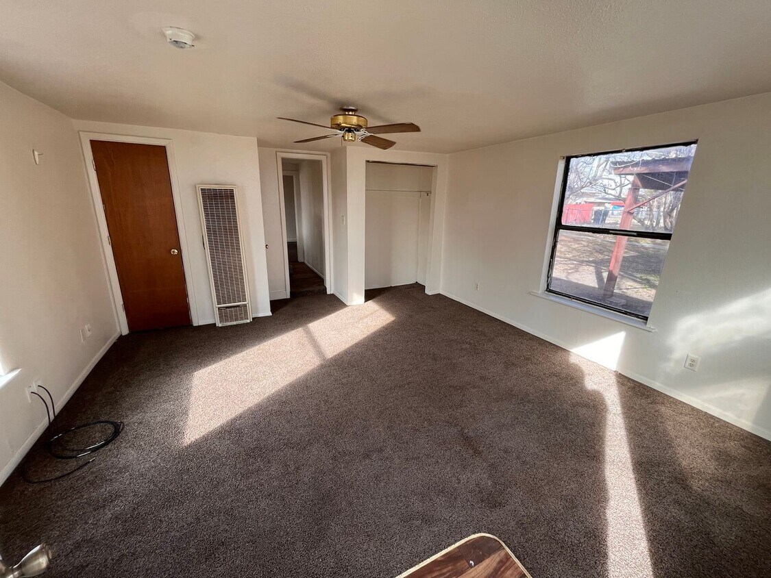 Foto principal - Studio, 1 bath House - 800 N Atkinson (1002)