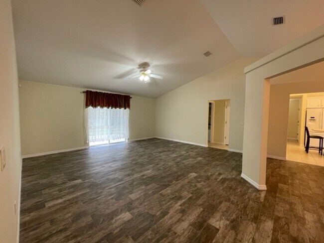 Building Photo - Gorgeous home, Ready to go! Just 15 minute...