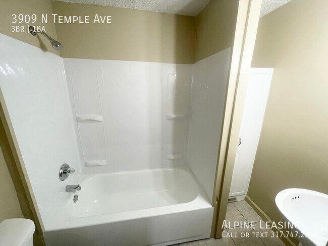Foto del edificio - NE Indy 3BR House