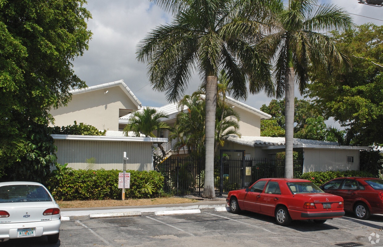 Building Photo - Areca Palms Apartments