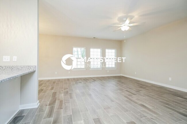 Foto del edificio - 4 Bedroom Pet-Friendly Home in Murfreesboro, TN with Main Street Renewal