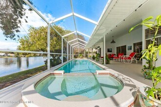 Building Photo - 662 Rossmoor Cir