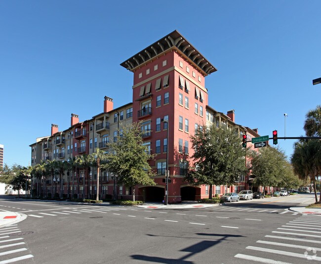 Foto del edificio - Uptown Place Apartments