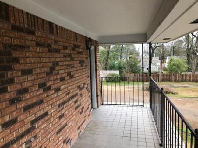 Building Photo - 539 Woodland Hills Pl