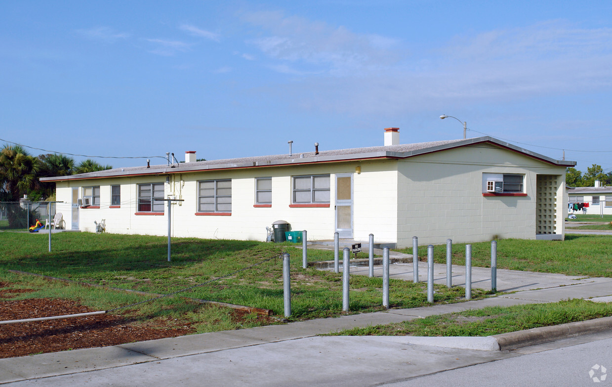 Building Photo - 305 Mango Ave