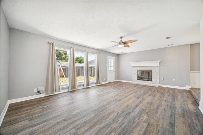 Foto del edificio - 10510 Evesborough Dr