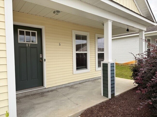 Foto del edificio - Home is located in Avendale-Rocky Point address but Topsail School District