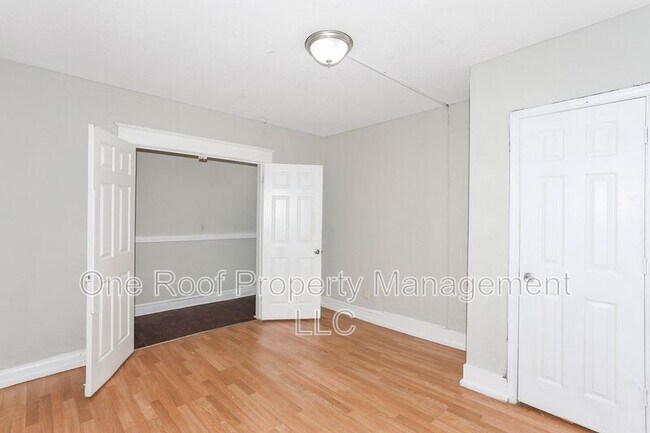 Foto del edificio - 3228-3230 E 8th St
