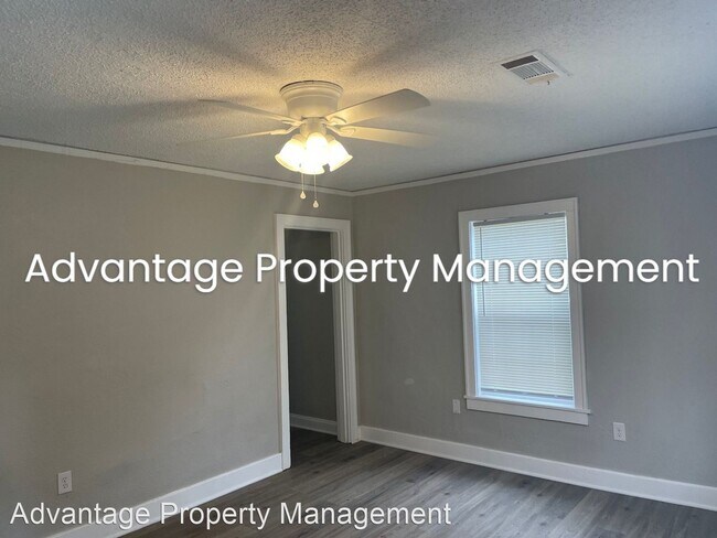 Foto del edificio - 3 br, 2 bath House - 3084 Pershing Ave.